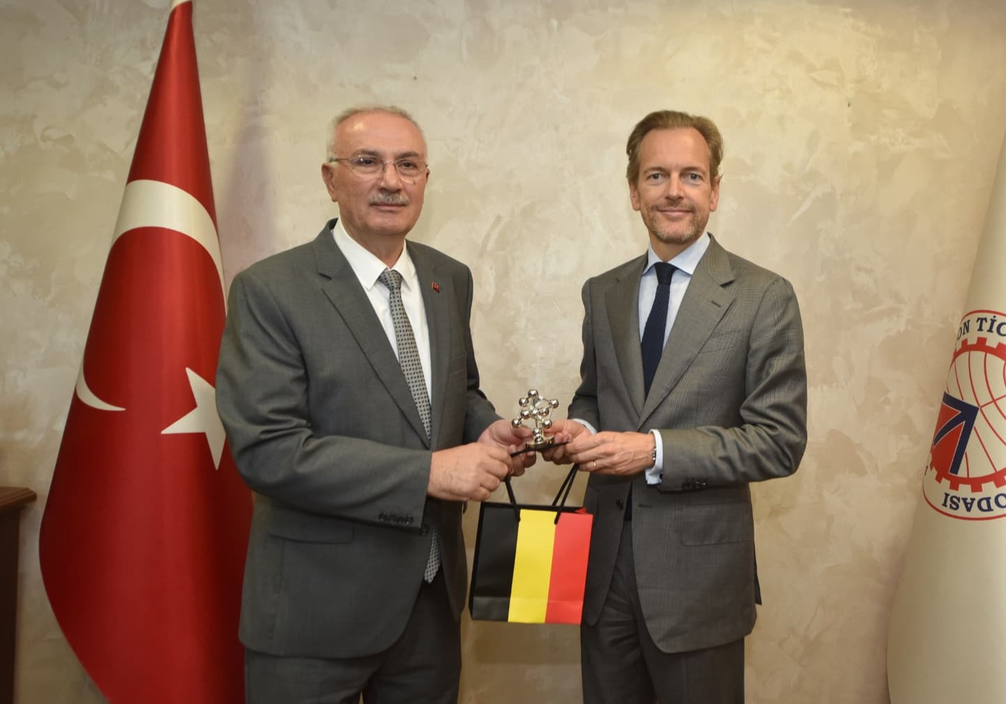 BELÇİKA BÜYÜKELÇİSİ HENDRİK VAN DE VELDE, TRABZON İŞ DÜNYASI TEMSİLCİLERİYLE BİR ARAYA GELDİ
